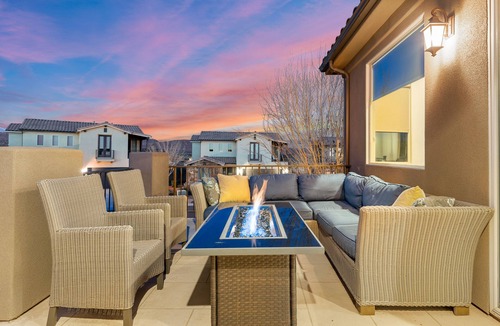Santa Clara House | A Point of View: Private Hot tub + Paradise Village Waterpark