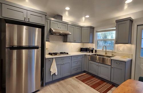 Rosemead House | A quiet 2-bedroom house nestled in a Rosemead courtyard.