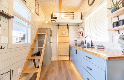 Apple Valley House | Access Zion and Bryce! Tiny Home with Rooftop Deck, Hot Tub, and Epic Views