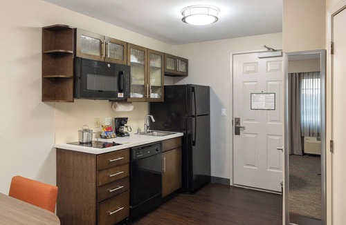 Anaheim Resort Hotel | Accommodates 2 Studios w/Double Beds | Full Kitchen | Near Disneyland Resort