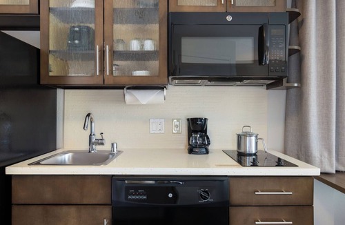Anaheim Resort Hotel | Accommodates 2 Studios w/Double Beds | Full Kitchen | Near Disneyland Resort