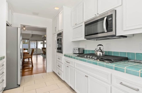 Olde Solana Beach House | Across the street from the beach with Pool and Spa