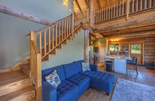 The Dalles Cabin | Adams Rest - Hot Tub! Mosier Log Cabin, Mt Adams View, Great Peaceful location!