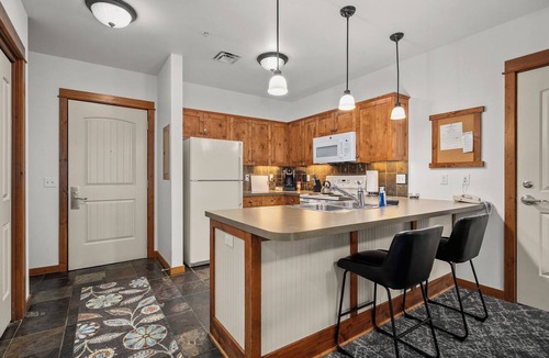 Kellogg Condo | Adjoining studio also available - Gondola View!