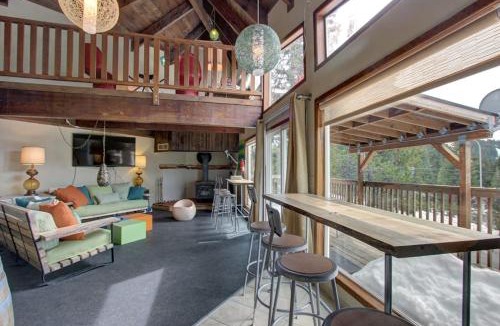 Government Camp House | Adorable and Spacious Cabin in the Heart of Government Camp -Close to Ski Access