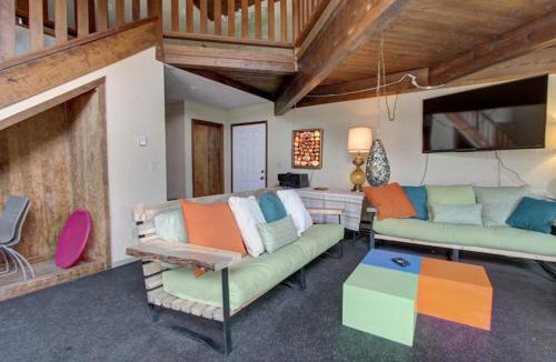 Government Camp House | Adorable and Spacious Cabin in the Heart of Government Camp -Close to Ski Access