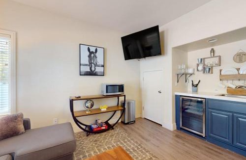 Broken Top House | Adorable Bend townhome with ideal location kitchenette & central AC