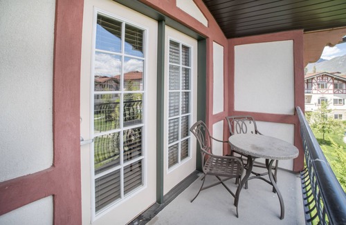 Midway Villa | Adventure Hub~Backcountry Ski|Snowmobile|Scuba Diving Villa 3022-1