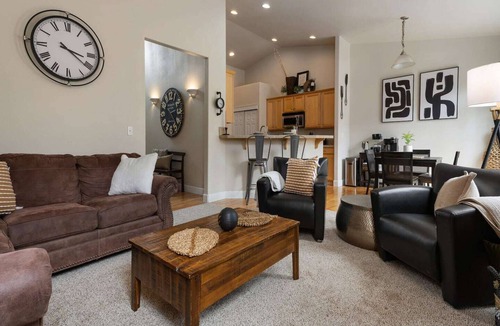 Lacey House | Adventure-Themed Retreat | Upscale | Sleeps 12!