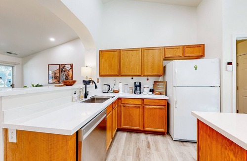Ponderosa Trails House | Adventurer's retreat with PS5, modern kitchen, private patio, & desert views