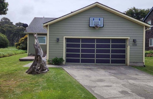 Bandon House | Affordable, Bandon-by-the-sea Retreat,Steps To The Beach 3 Bds/2 Baths Sleeps 8