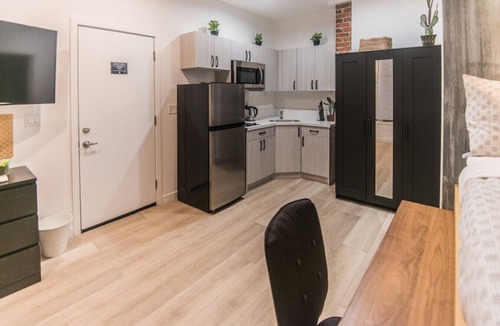Downtown Los Angeles Apartment | Affordable Clean Private Studio By USC & Expo Park