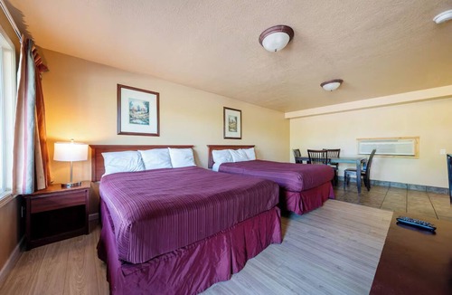 Madras Hotel | Affordable Pet-Friendly Room w/Parking & Kitchen – Close to Local Attractions!