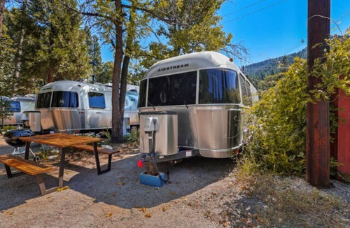 Dunsmuir Apartment | Airstream - (Chestnut)