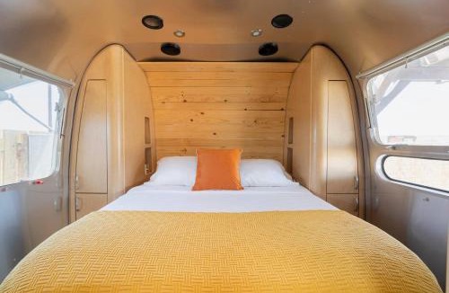 Inland Empire Other | Airstream Desert Stay | Hot Tub, Views, Stargazing