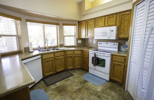 Lake Havasu City House | Alibi Getaway, sparkling pool & shuffleboard table