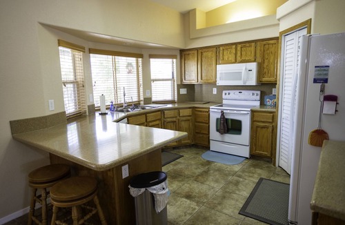 Lake Havasu City House | Alibi Getaway, sparkling pool & shuffleboard table
