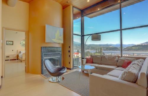Hood River House | Alizes Modern River View Home