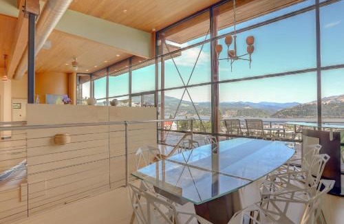 Hood River House | Alizes Modern River View Home