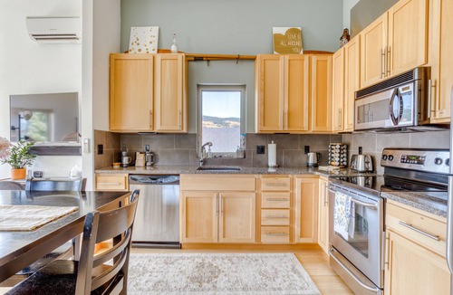 Mosier Condo | All About the View - Walk to River, Town, & Trails in Quaint Mosier