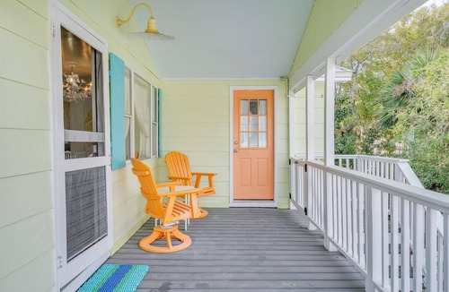 Savannah Beach Cottage | All Pets, Fenced Yard. Screened Porch, Ocean Block
