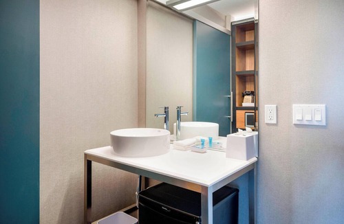Overlake Hotel | Aloft by Marriott Seattle Redmond