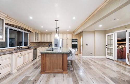 Studio City House | Amazing Getaway in Los Angeles. Close to Universal Studios, WIFI