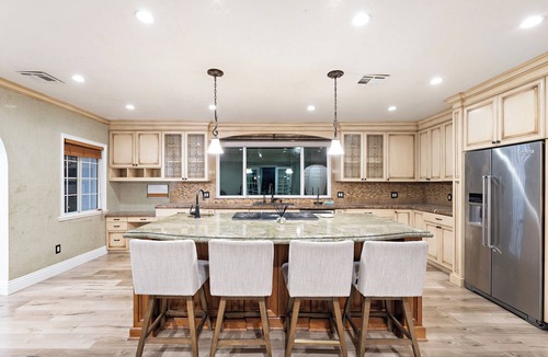 Studio City House | Amazing Getaway in Los Angeles. Close to Universal Studios, WIFI