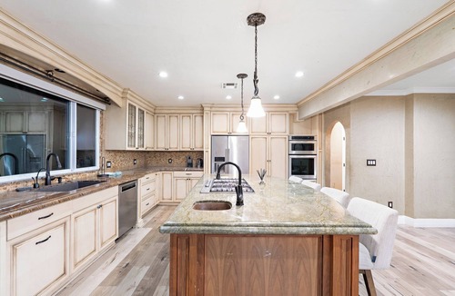 Studio City House | Amazing Getaway in Los Angeles. Close to Universal Studios, WIFI