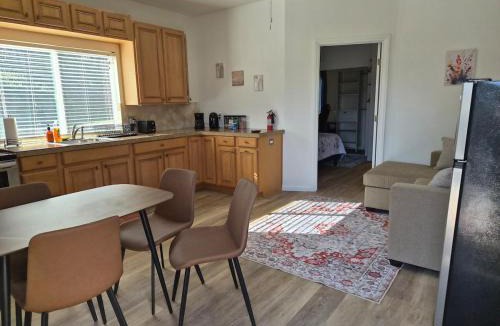 Fallbrook House | Amazing Guest House near Monserate Winery with 360 Mountain Views