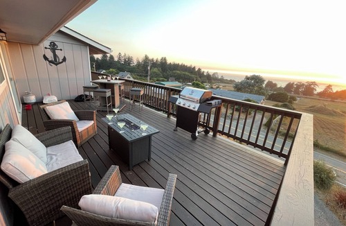 Smith River House | Amazing Ocean View - Redwoods - Game Room - Fire Pit - Casino