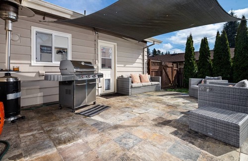 Cedar Hills House | Amazing Single Level Suburban Home, Pet Friendly, Fenced Backyard, Close 2 Nike, Shopping, Portland