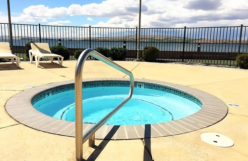 Boardman House | Amazing Views and Beautiful Resort! Cabin w/King Bed & Kitchen and Pool Access