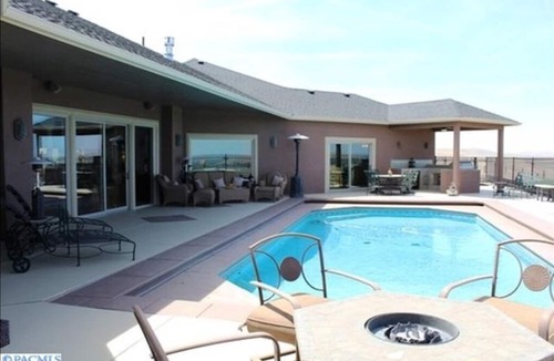 Kennewick House | Amazing views in the heart of Wine Country!