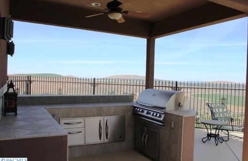 Kennewick House | Amazing views in the heart of Wine Country!