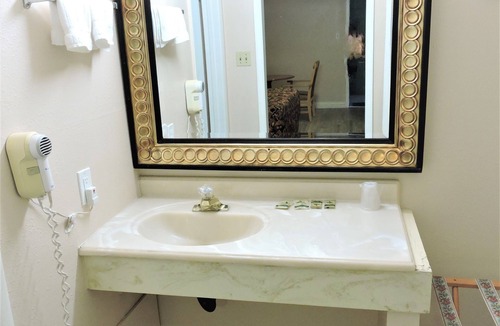Sunrise Manor Hotel | American Inn Motel