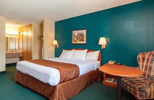Bakersfield Hotel | Americas Best Value Inn & Suites Bakersfield Central