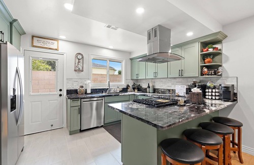 Southwest Anaheim House | Anaheim Minutes to Disneyland/Knott's Berry Farm with AC and Jacuzzi Hot Tub
