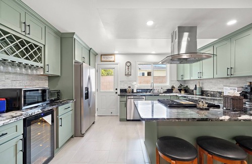 Southwest Anaheim House | Anaheim Minutes to Disneyland/Knott's Berry Farm with AC and Jacuzzi Hot Tub