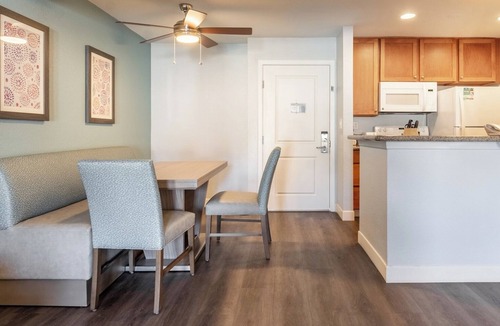 Anaheim Resort Resort | Anaheim | Romantic Disney Retreat | Pool + Parks