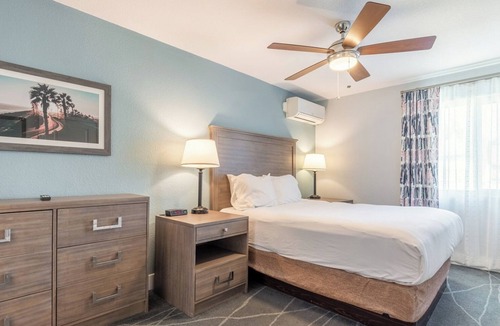 Anaheim Resort Resort | Anaheim | Romantic Disney Retreat | Pool + Parks