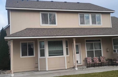 Kennewick House | Annaviga Lounge You're within 5 to 15 minutes from the best areas you will need