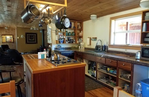 Jacksonville Cabin | Applegate River Retreat | Mineral Baths