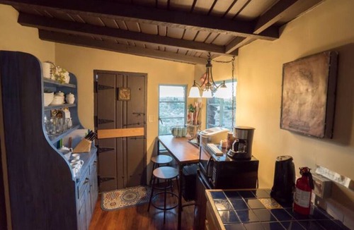Araby Cove House | Araby Cove Historic 1 Round Rock House Privacy & Beauty