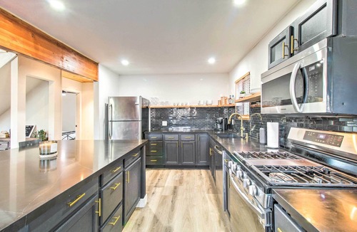 Pinetop-Lakeside Cottage | Arizona Getaway w/Fire Pit, BBQ & On-site Lake!