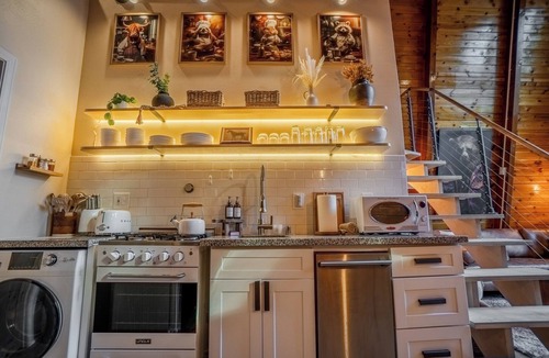 Arrowbear Lake Cabin | Arrowbear Lake: Luxe Cabin: Large Deck & Fire Pit, Workspace & Loft