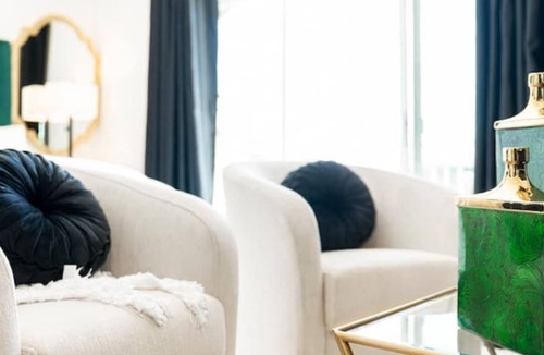 Keizer House | Art Deco Lakefront Retreat