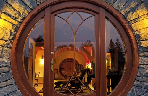 Mosier Cottage | Artistic Tolkienesque cottage in Mosier Oregon on private 27 acres