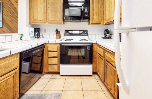 Mammoth Lakes Condo | Aspen Creek Shared Amenities | Near Hiking!