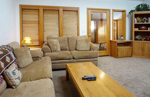 June Lake Apartment | Aspen Meadows 11